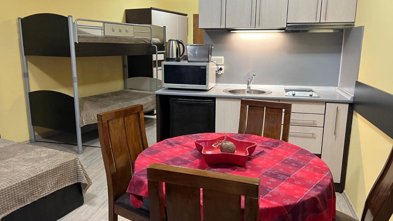 Apartments & Rooms Royal Plaza بوروفتس المظهر الخارجي الصورة